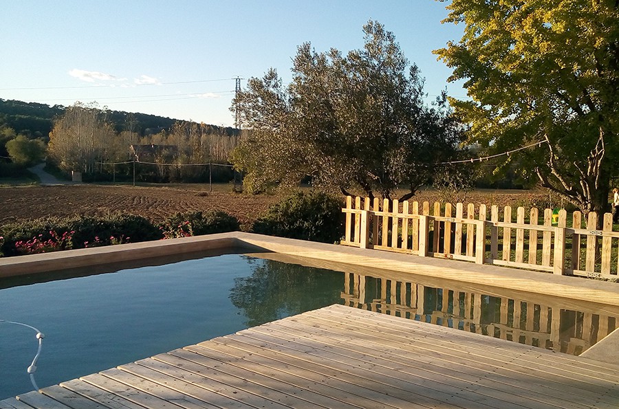Tarima de fusta per a piscina